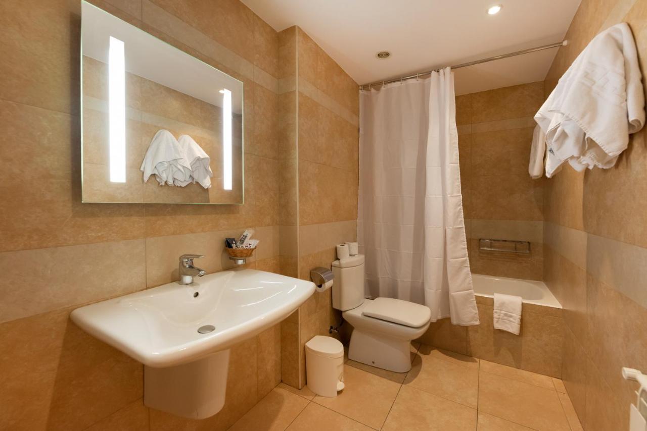 Sant Julià de Lòria Aparthotel Iceberg מראה חיצוני תמונה