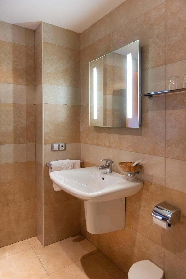 Sant Julià de Lòria Aparthotel Iceberg מראה חיצוני תמונה